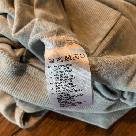 H&M grey long sleeve shirt - Picture 3 of 3